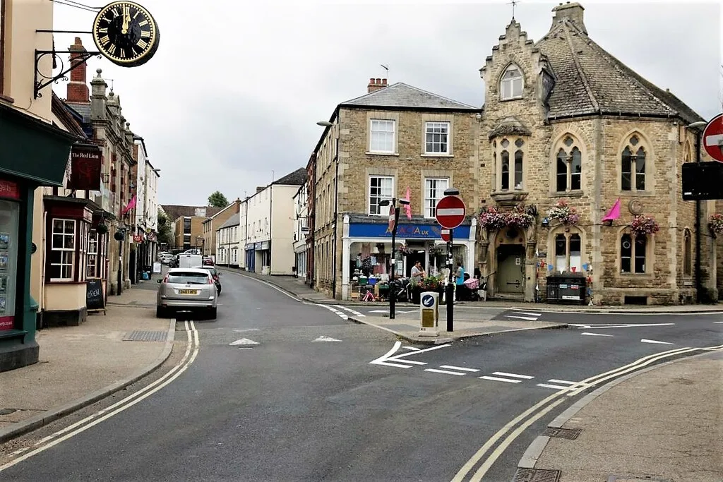 Faringdon Market Place, with Marlborough Street running off to the left